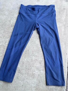Under Armor Size aprox sz M-L SIZE TAG NOT PRESENT IN LEGGINGS women’s leggings